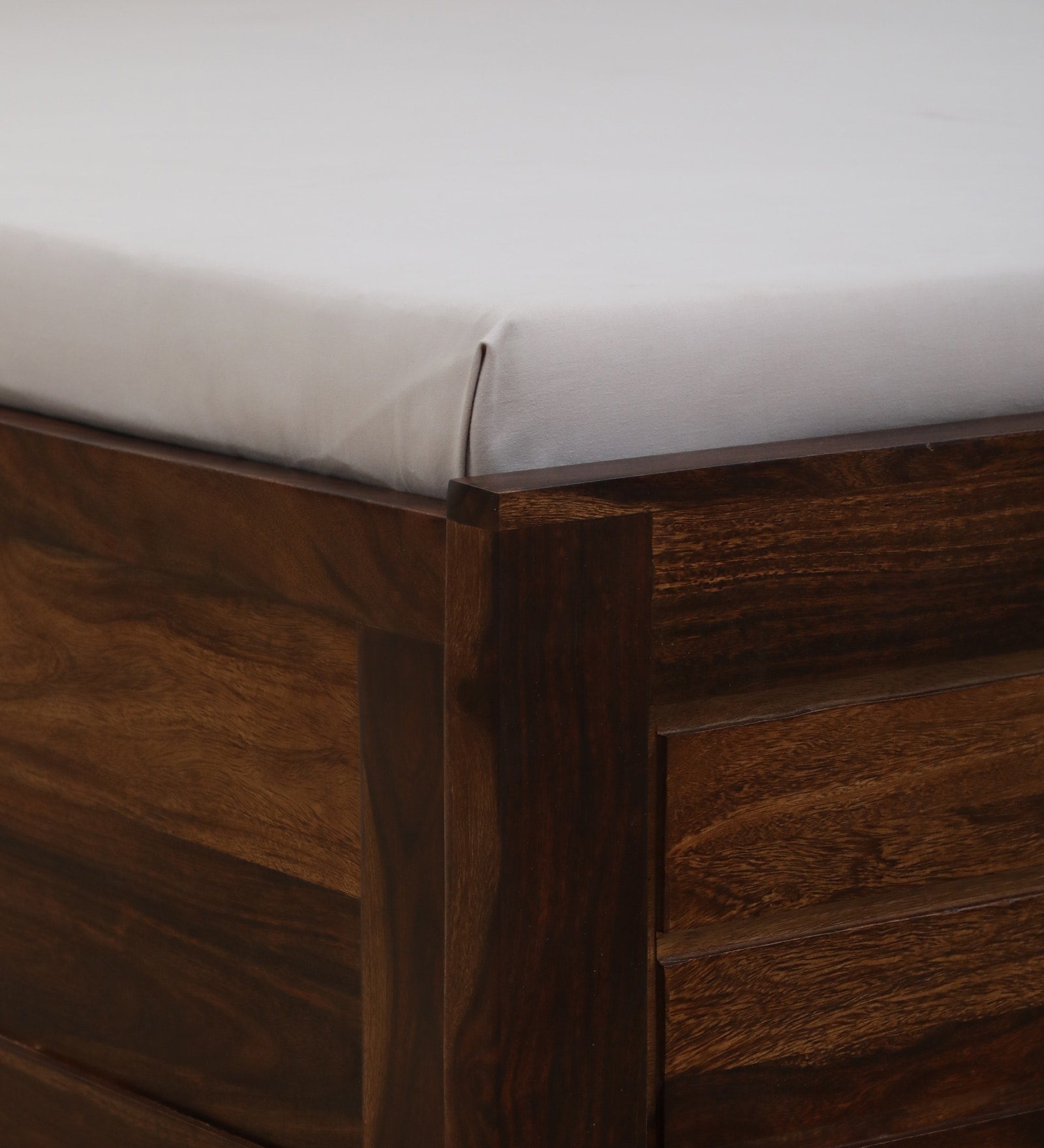 Zerano Hydraulic Storage Bed